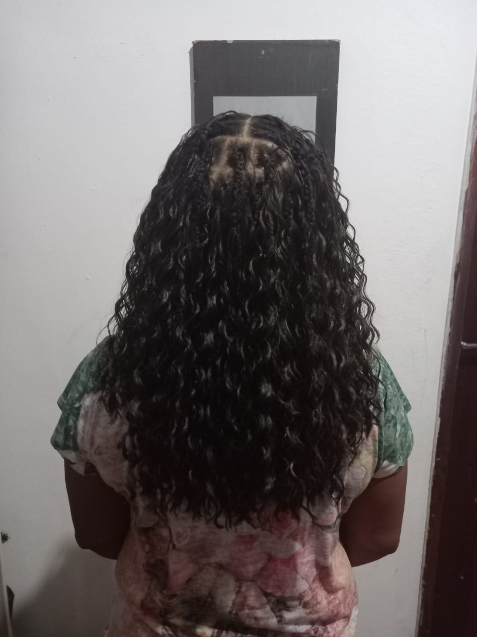 Box braids com pontas cacheadas soltas