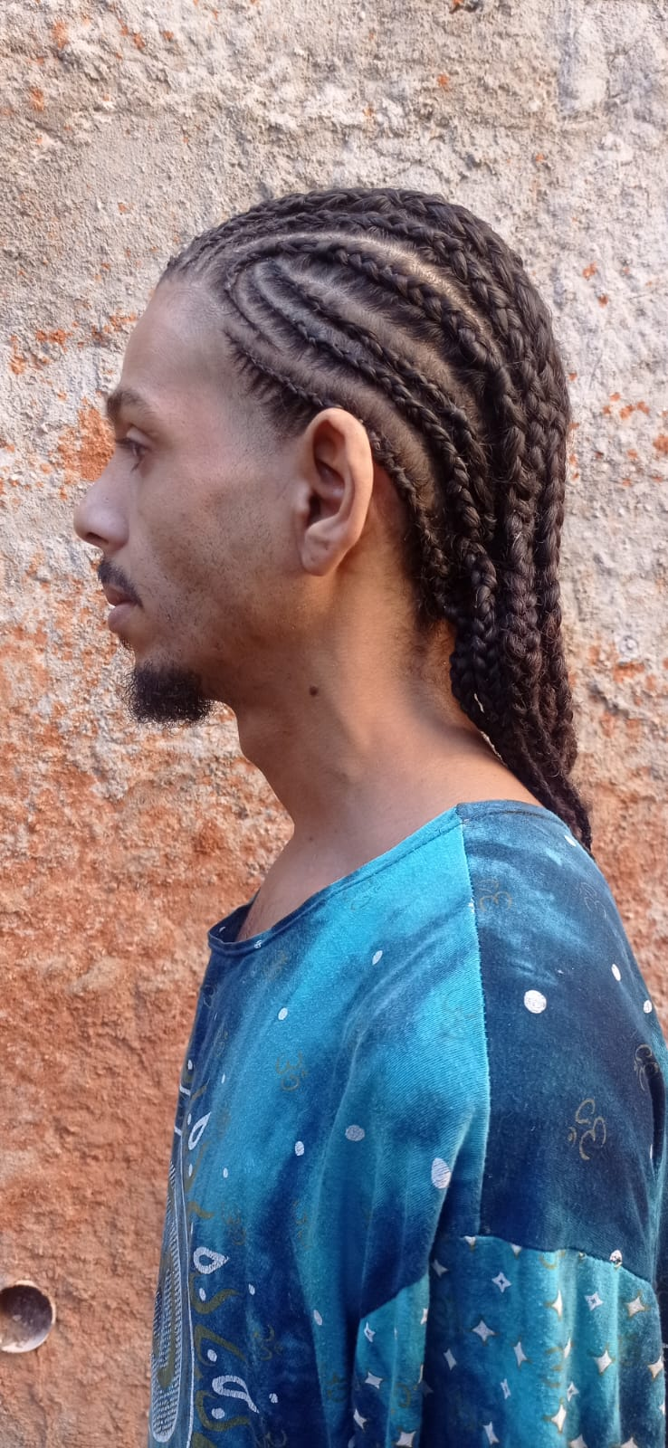 Tranças nagô masculinas laterais com pontas soltas
