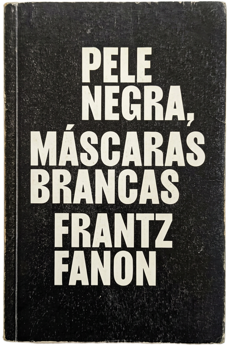 Capa de Pele Negra, Máscaras Brancas
