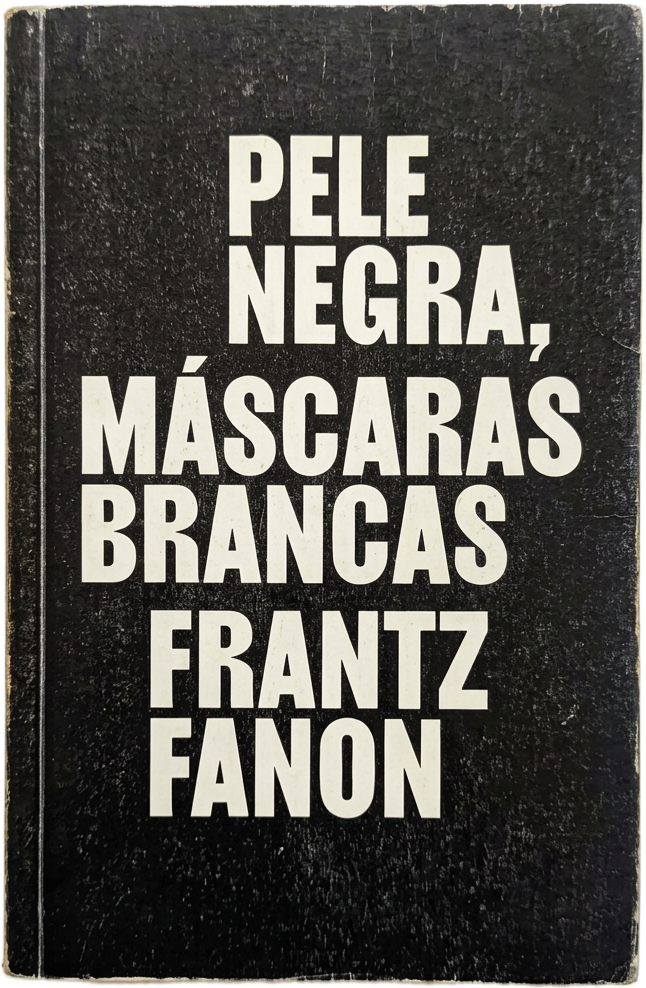 Capa de Pele Negra, Máscaras Brancas