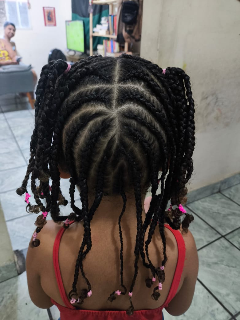 Nagô infantil com partição central e pontas com miçangas